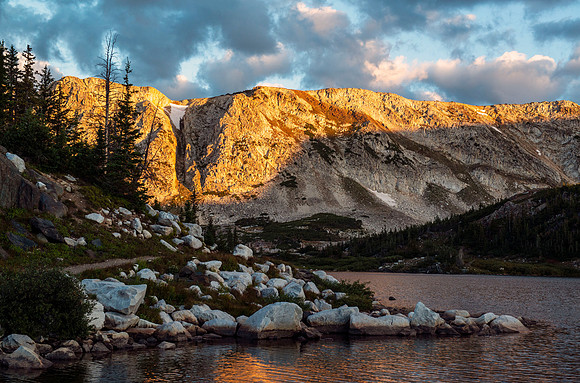 Dawn at Lewis Lake